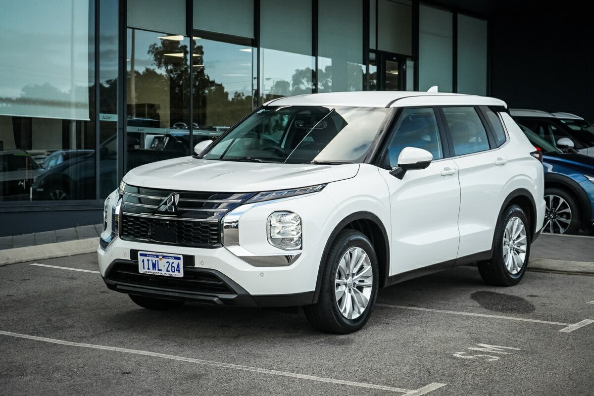 Mitsubishi Outlander image 1