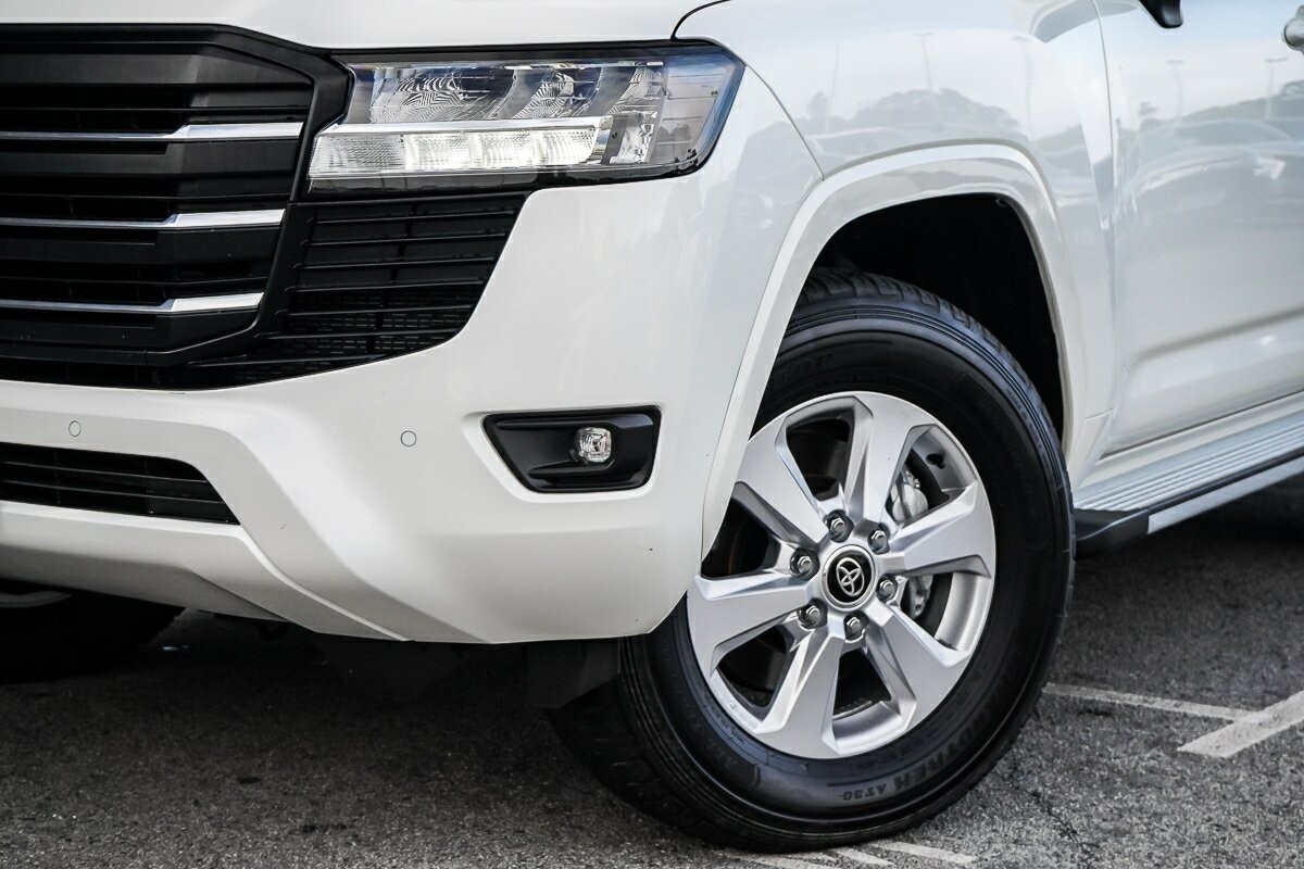 Toyota Landcruiser image 2