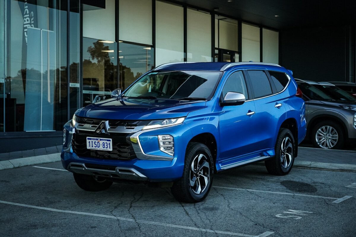 Mitsubishi Pajero Sport image 1