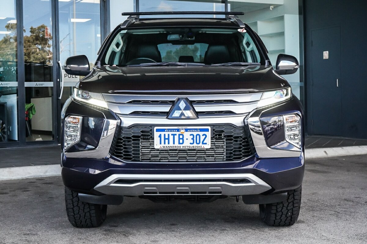 Mitsubishi Pajero Sport image 3