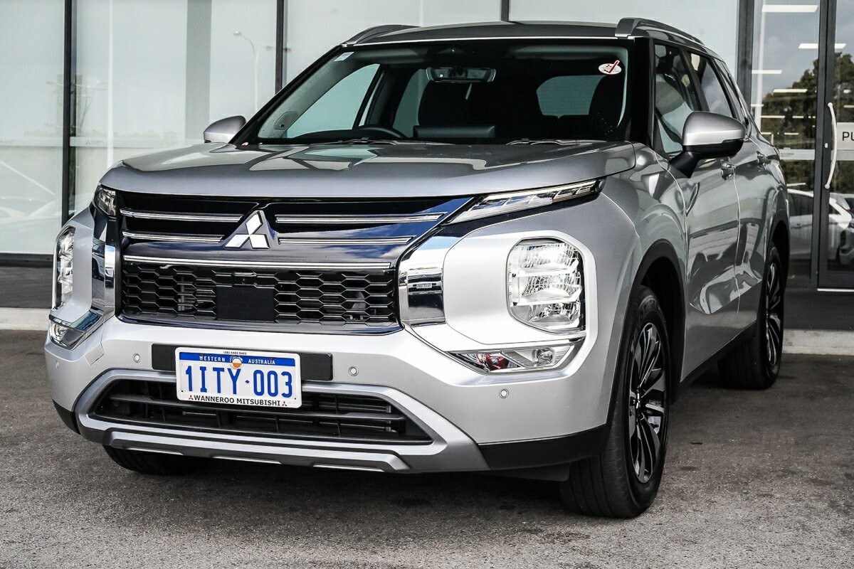Mitsubishi Outlander image 4