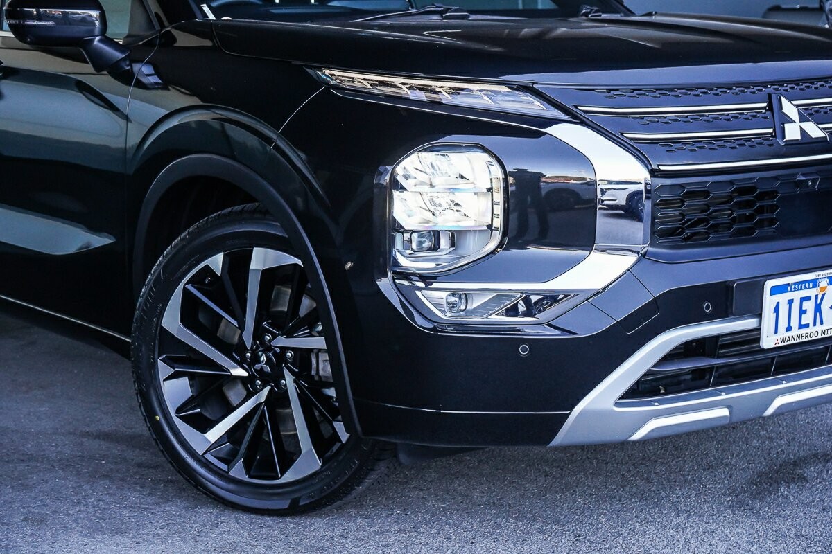 Mitsubishi Outlander image 2
