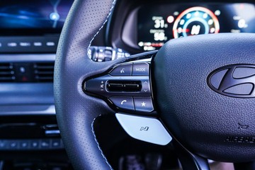 https://vehicle-cdn.autoleague.cloud/30350_620253051_15.jpg