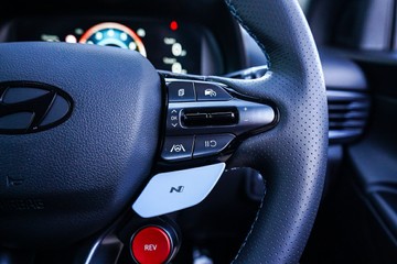 https://vehicle-cdn.autoleague.cloud/30350_620253051_16.jpg
