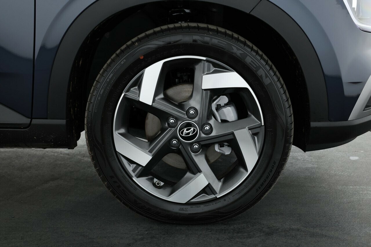 Hyundai Venue image 3