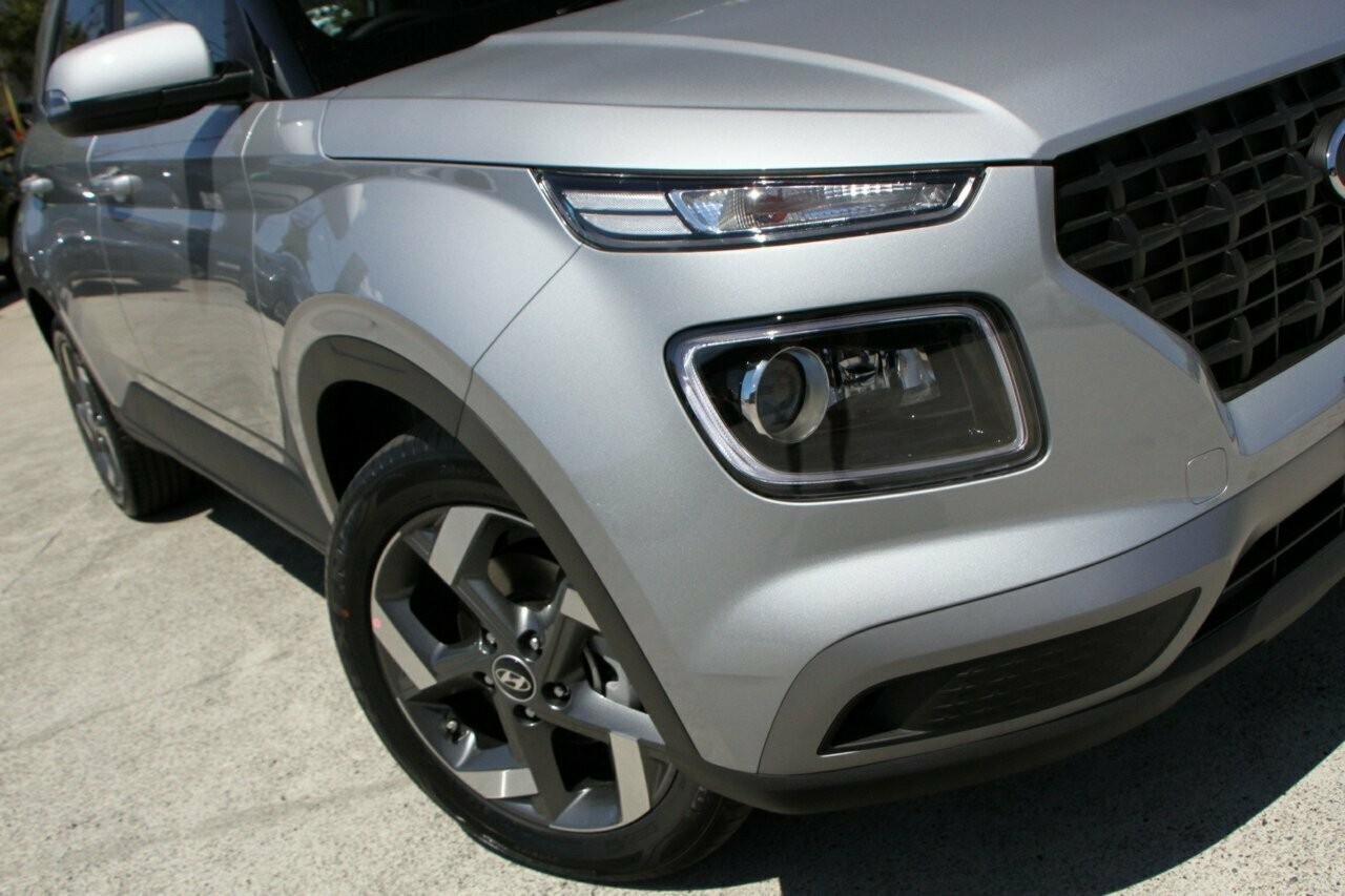 Hyundai Venue image 2