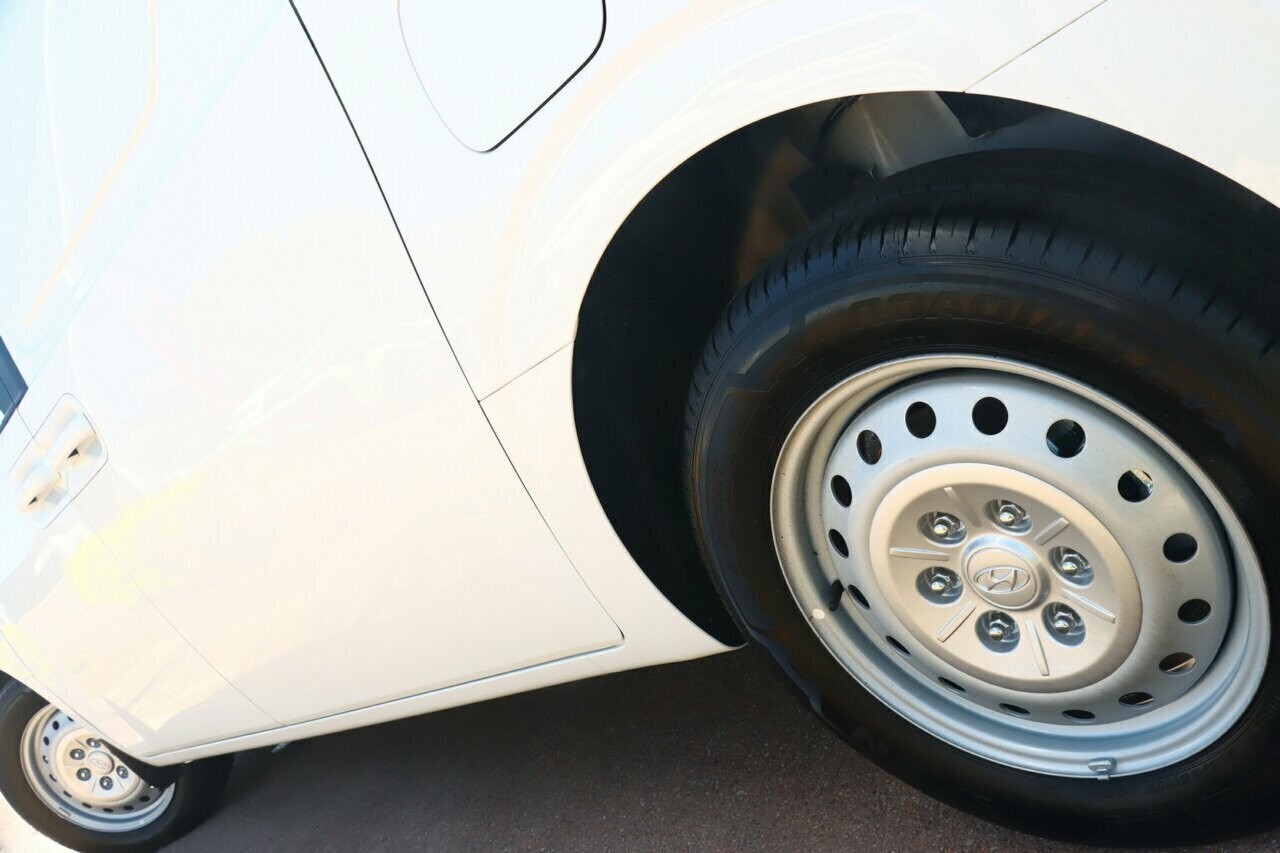 Hyundai Staria Load image 2