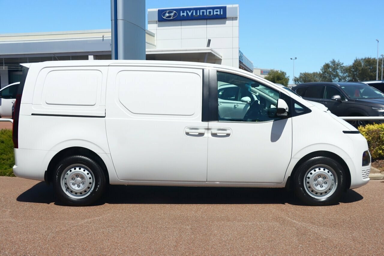 Hyundai Staria Load image 3