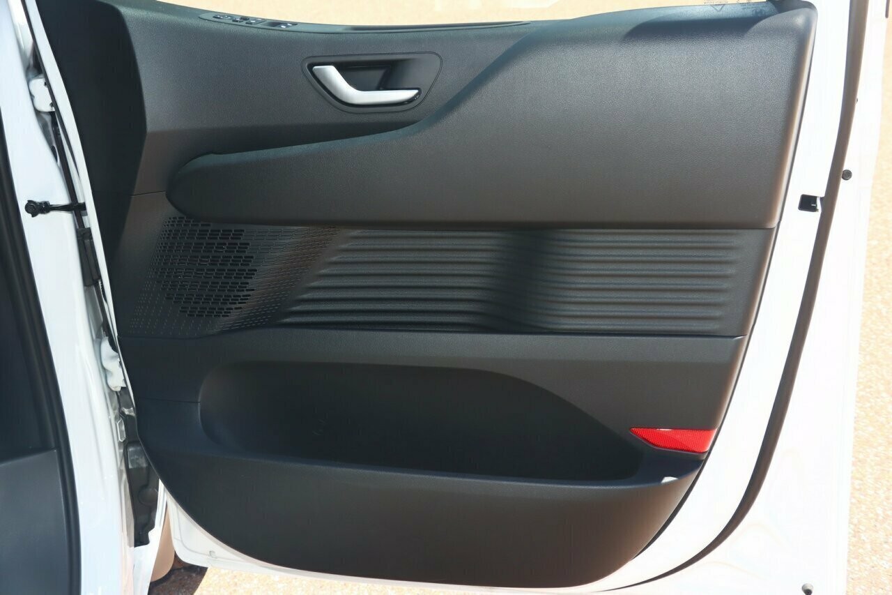 Hyundai Staria Load image 4