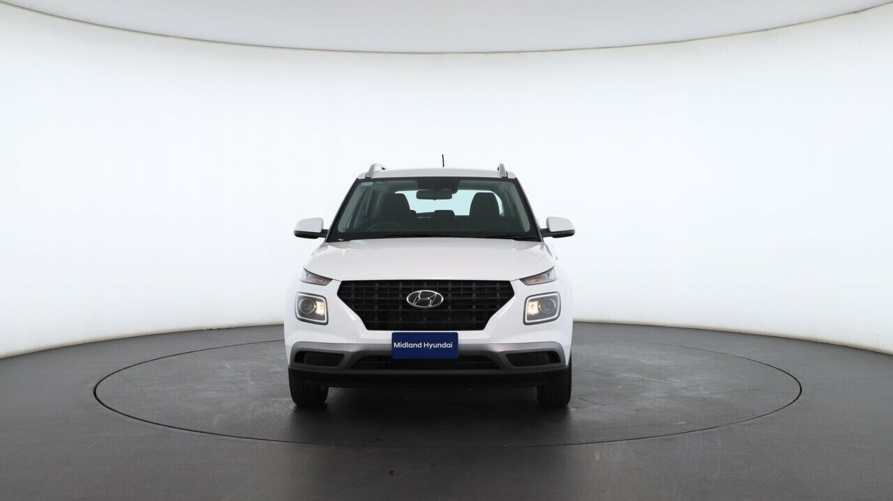 Hyundai Venue image 2