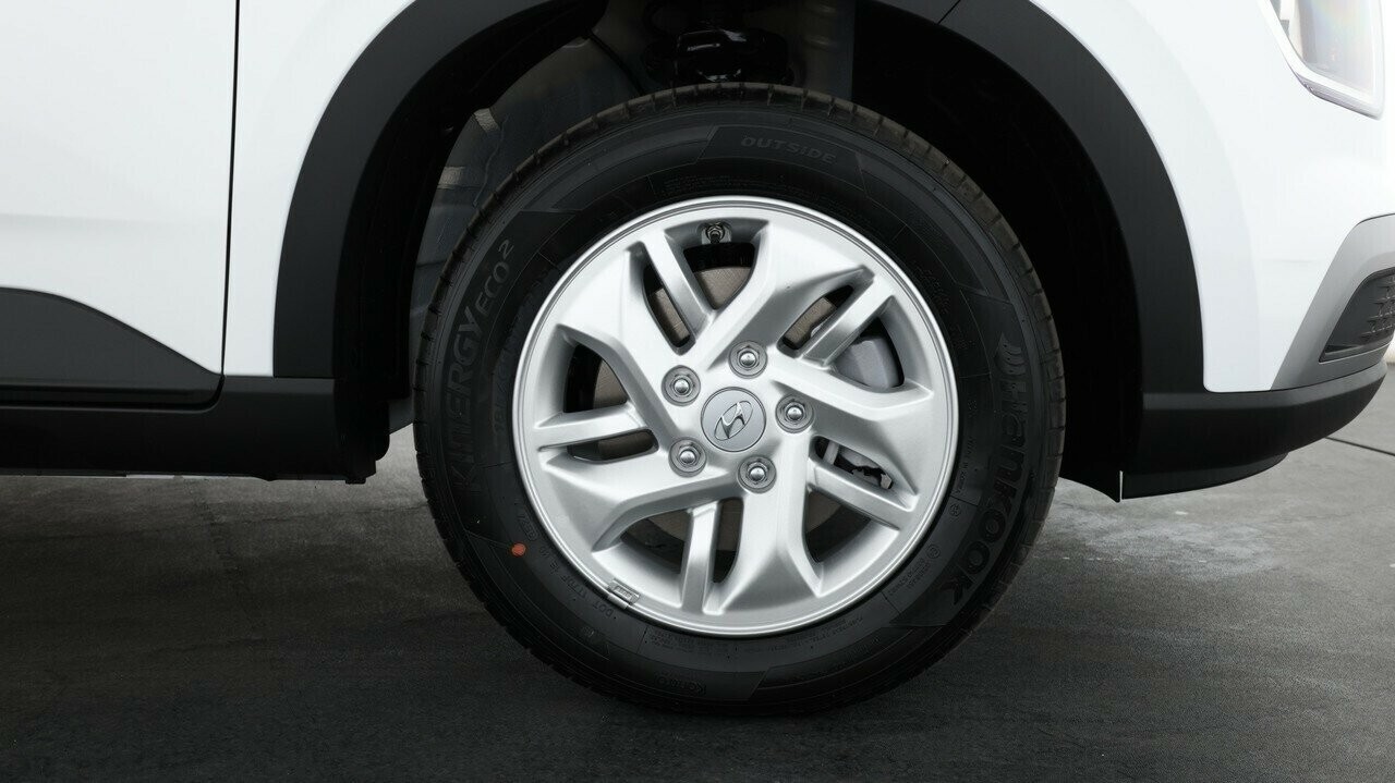 Hyundai Venue image 3