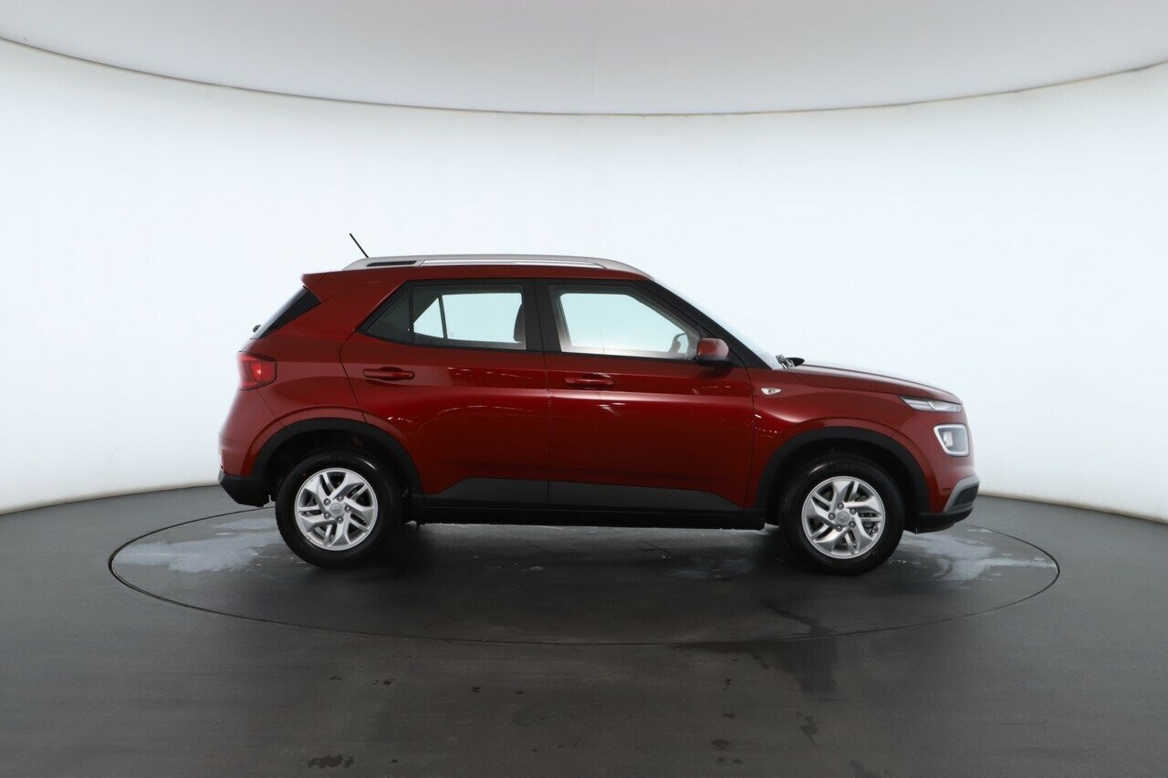 Hyundai Venue image 2