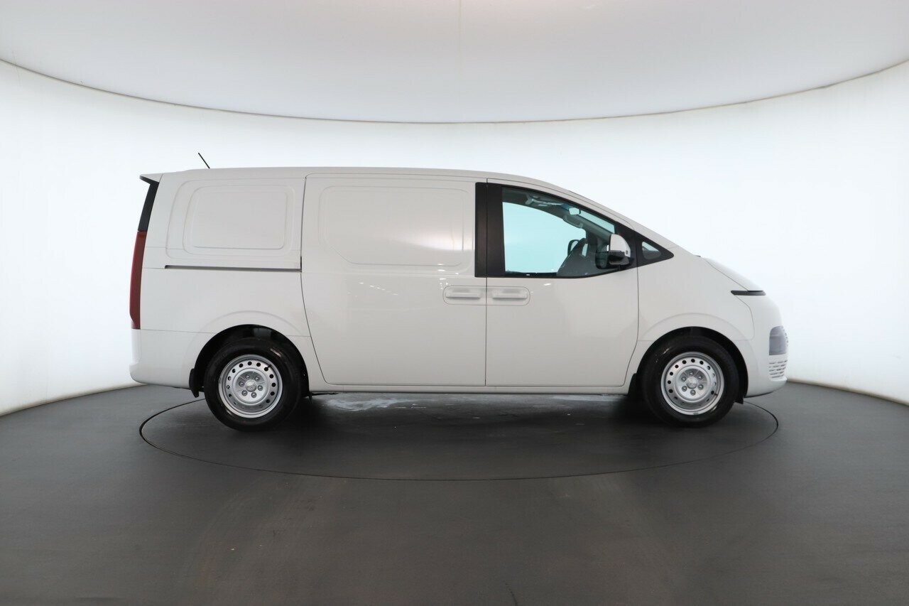 Hyundai Staria Load image 2