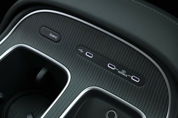 https://vehicle-cdn.autoleague.cloud/30350_620258544_29.jpg