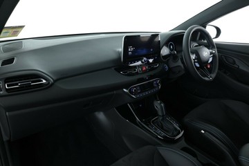 https://vehicle-cdn.autoleague.cloud/30350_620260496_23.jpg