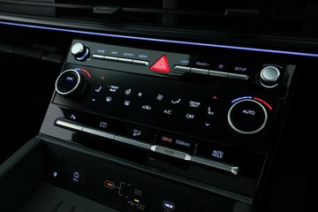 https://vehicle-cdn.autoleague.cloud/30350_620260734_28.jpg