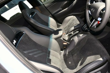https://vehicle-cdn.autoleague.cloud/30350_620261288_10.jpg