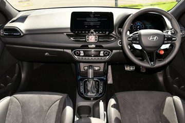 https://vehicle-cdn.autoleague.cloud/30350_620261288_6.jpg