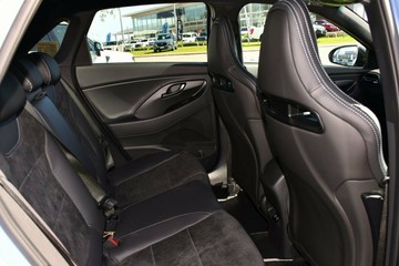 https://vehicle-cdn.autoleague.cloud/30350_620261288_8.jpg