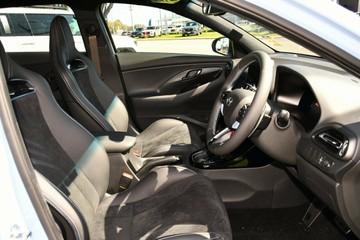 https://vehicle-cdn.autoleague.cloud/30350_620261288_9.jpg