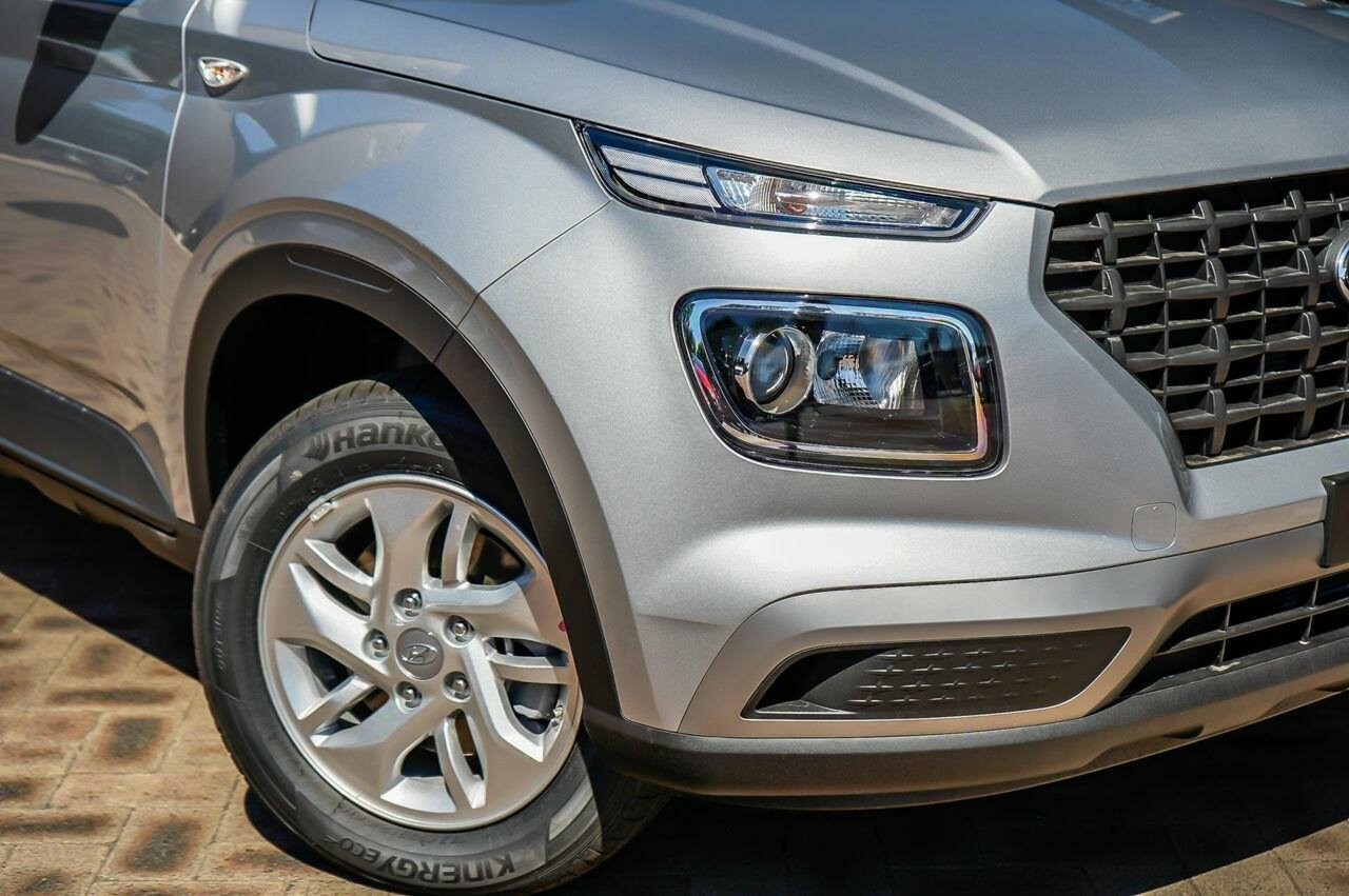 Hyundai Venue image 2