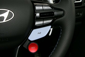 https://vehicle-cdn.autoleague.cloud/30350_620261955_15.jpg