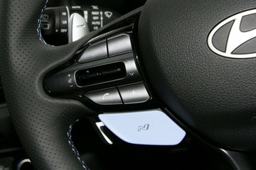 https://vehicle-cdn.autoleague.cloud/30350_620261955_16.jpg