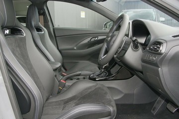 https://vehicle-cdn.autoleague.cloud/30350_620261955_8.jpg