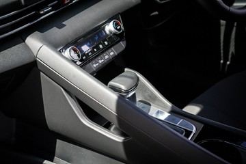 https://vehicle-cdn.autoleague.cloud/30350_620262630_23.jpg