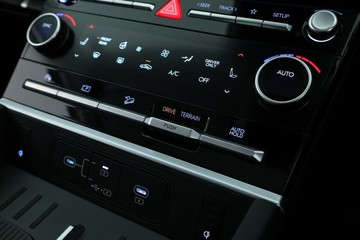 https://vehicle-cdn.autoleague.cloud/30350_620262979_29.jpg