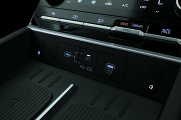https://vehicle-cdn.autoleague.cloud/30350_620262979_30.jpg
