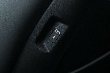 https://vehicle-cdn.autoleague.cloud/30350_620262982_35.jpg