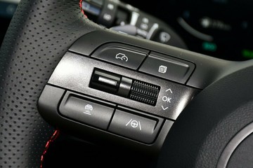 https://vehicle-cdn.autoleague.cloud/30350_620263085_14.jpg
