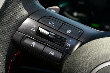 https://vehicle-cdn.autoleague.cloud/30350_620263104_15.jpg