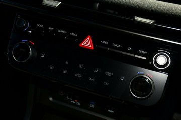 https://vehicle-cdn.autoleague.cloud/30350_620263104_16.jpg