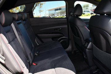 https://vehicle-cdn.autoleague.cloud/30350_620263104_8.jpg