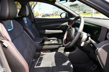 https://vehicle-cdn.autoleague.cloud/30350_620263104_9.jpg