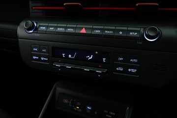 https://vehicle-cdn.autoleague.cloud/30350_620263785_15.jpg