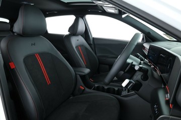 https://vehicle-cdn.autoleague.cloud/30350_620264083_11.jpg