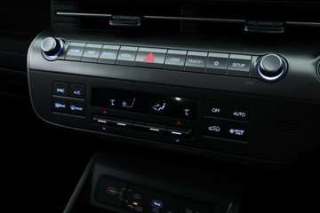 https://vehicle-cdn.autoleague.cloud/30350_620264096_28.jpg
