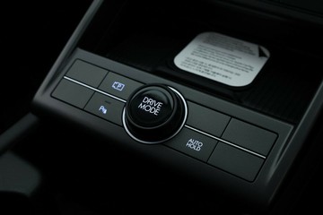 https://vehicle-cdn.autoleague.cloud/30350_620264096_30.jpg