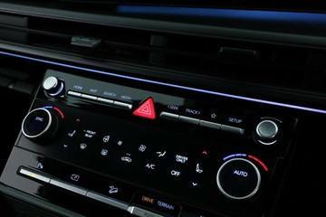 https://vehicle-cdn.autoleague.cloud/30350_620264206_28.jpg