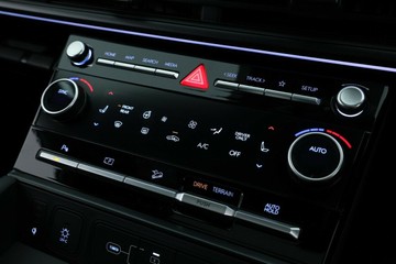 https://vehicle-cdn.autoleague.cloud/30350_620264206_29.jpg