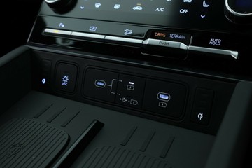 https://vehicle-cdn.autoleague.cloud/30350_620264206_31.jpg