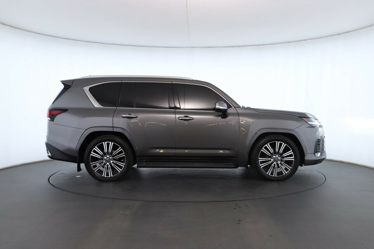 Lexus Lx image 3