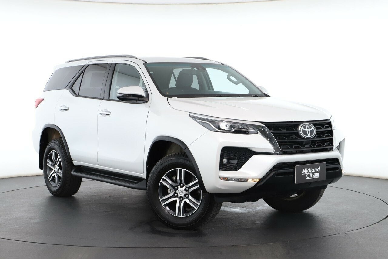 Toyota Fortuner image 1