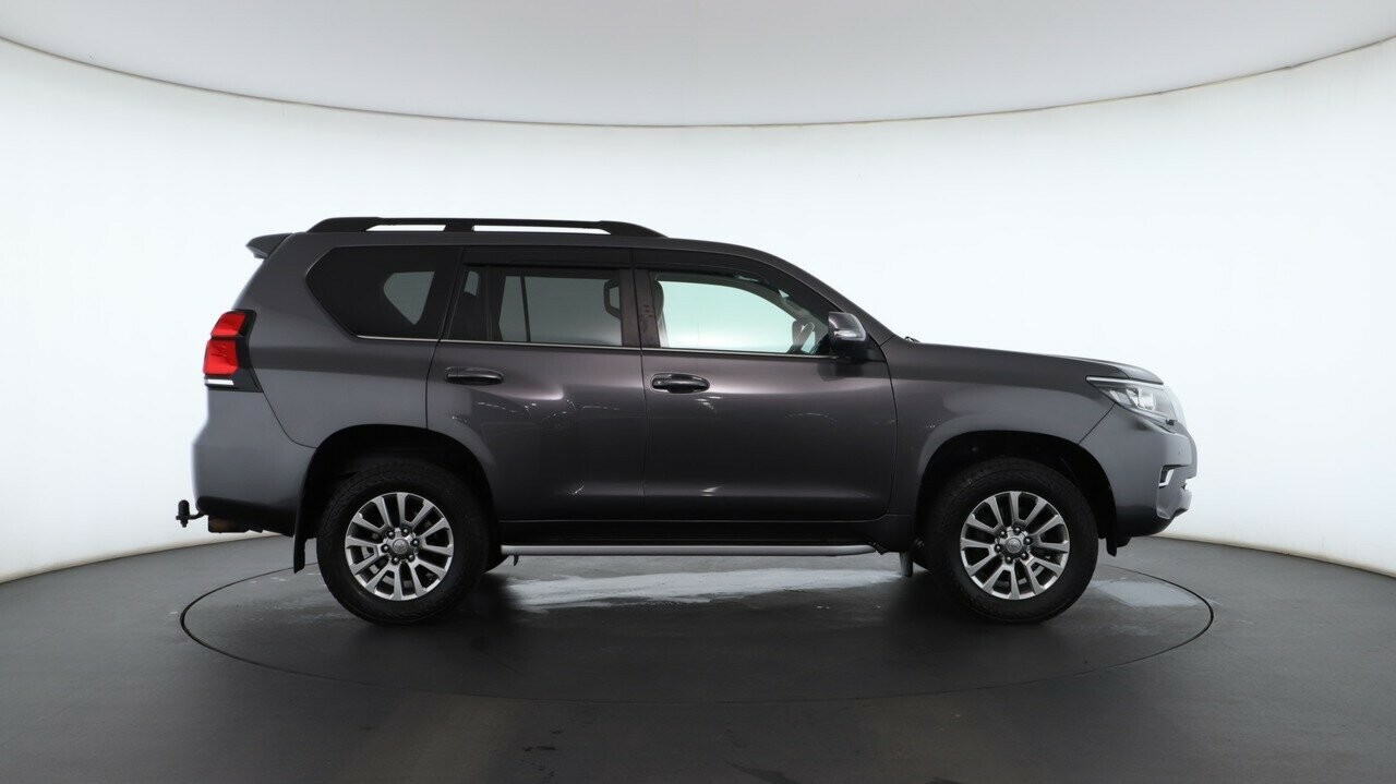 Toyota Landcruiser Prado image 2