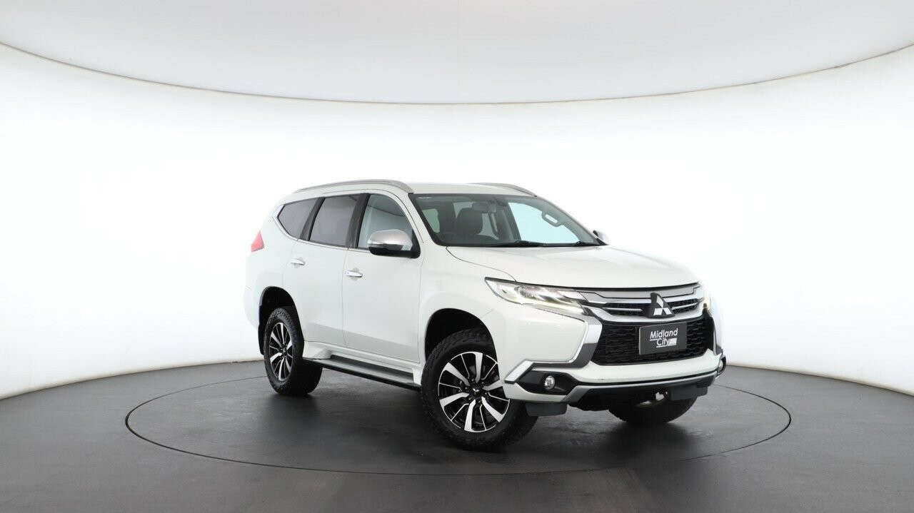 Mitsubishi Pajero Sport image 1