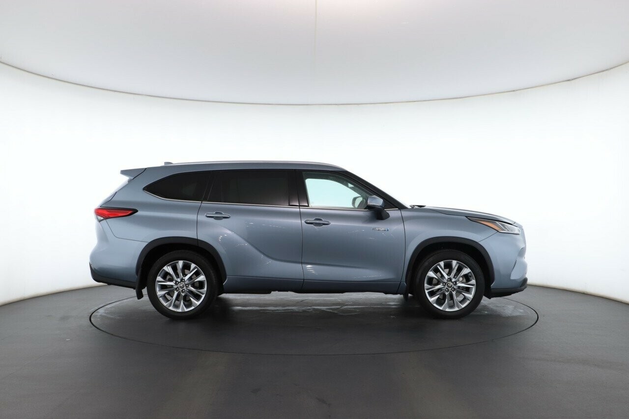 Toyota Kluger image 2