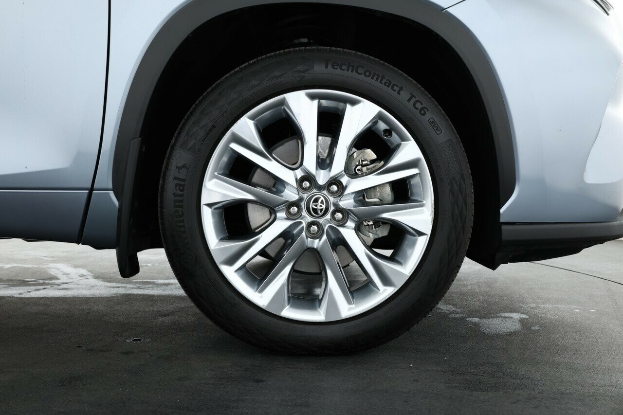 Toyota Kluger image 3